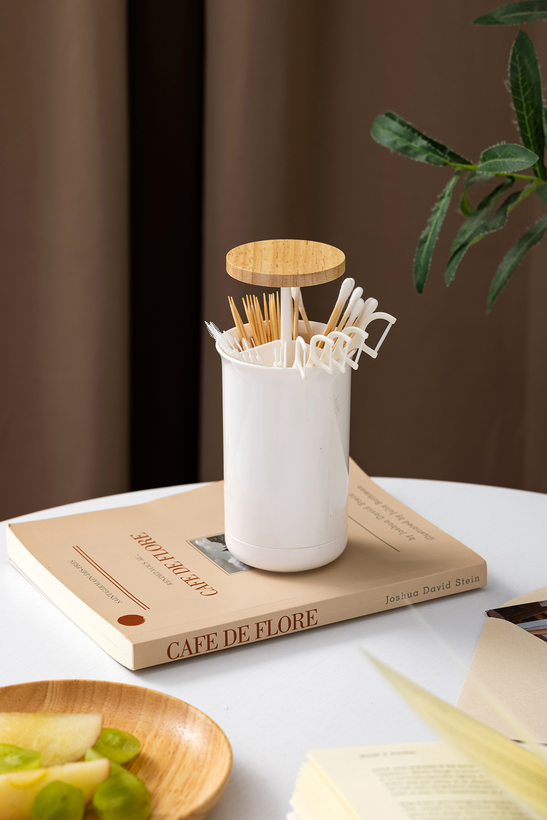 Cotton swab holder